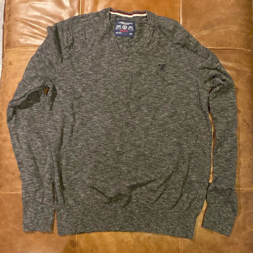 American Eagle V-neck Sweater/Pullover/Long Sleeve